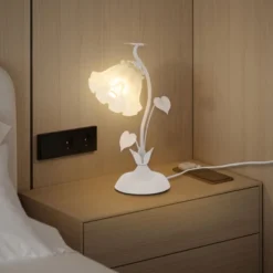 YIYIBYUS Flower Shape Table Lamp With White Acrylic Lampshade, Modern Bedside Lamp