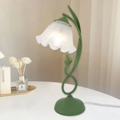 YIYIBYUS Green Creative Flower-Shaped Desk Light Table Lamp With Glass Shade